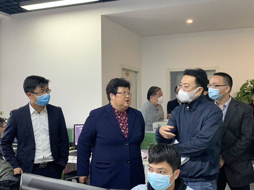 寶山區(qū)區(qū)領(lǐng)導一行蒞臨邁維動漫調(diào)研企業(yè)復工復產(chǎn)情況(圖2)