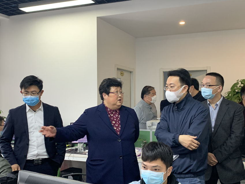 寶山區(qū)區(qū)領(lǐng)導一行蒞臨邁維動漫調(diào)研企業(yè)復工復產(chǎn)情況(圖5)