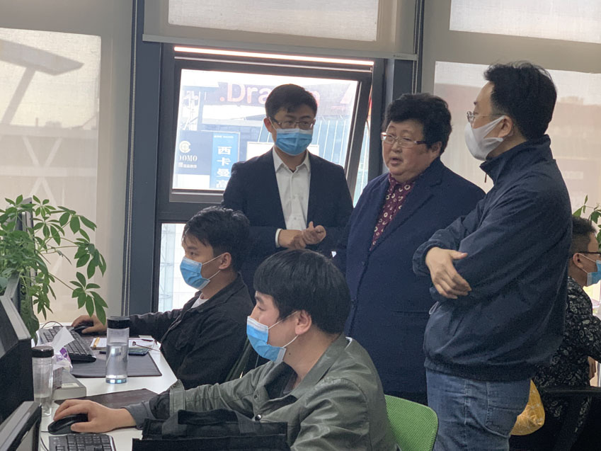 寶山區(qū)區(qū)領(lǐng)導一行蒞臨邁維動漫調(diào)研企業(yè)復工復產(chǎn)情況(圖6)